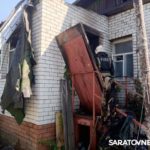 В Балашове пожарные спасли из горящего дома мужчину и девушку В Балашове пожарные спасли из горящего дома мужчину и девушку