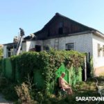 В Балашове пожарные спасли из горящего дома мужчину и девушку В Балашове пожарные спасли из горящего дома мужчину и девушку