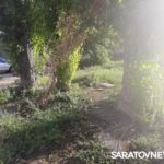 На проспекте 50 лет Октября в Саратове неделю течет вода из колодца На проспекте 50 лет Октября в Саратове неделю течет вода из колодца