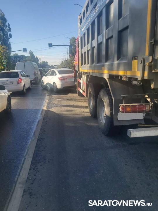 В тройном ДТП на проспекте Строителей в Саратове пострадала автоледи В тройном ДТП на проспекте Строителей в Саратове пострадала автоледи
