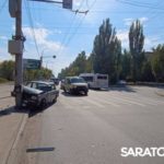 На 50 лет Октября в Саратове «семерка» врезалась в столб