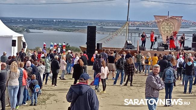 Укек: саратовцы ходили на ходулях, гадали на костях и вели раскопки древнего города Укек: саратовцы ходили на ходулях, гадали на костях и вели раскопки древнего города