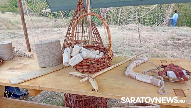 Укек: саратовцы ходили на ходулях, гадали на костях и вели раскопки древнего города Укек: саратовцы ходили на ходулях, гадали на костях и вели раскопки древнего города