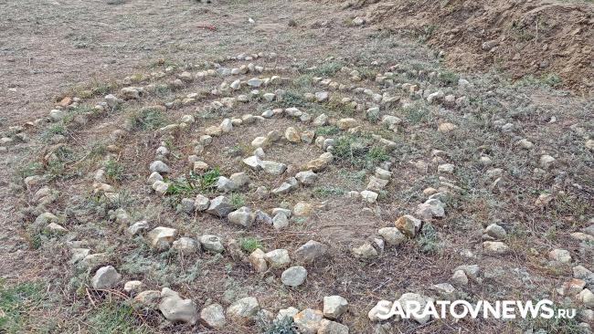 Укек: саратовцы ходили на ходулях, гадали на костях и вели раскопки древнего города Укек: саратовцы ходили на ходулях, гадали на костях и вели раскопки древнего города