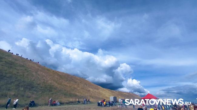 Укек: саратовцы ходили на ходулях, гадали на костях и вели раскопки древнего города Укек: саратовцы ходили на ходулях, гадали на костях и вели раскопки древнего города