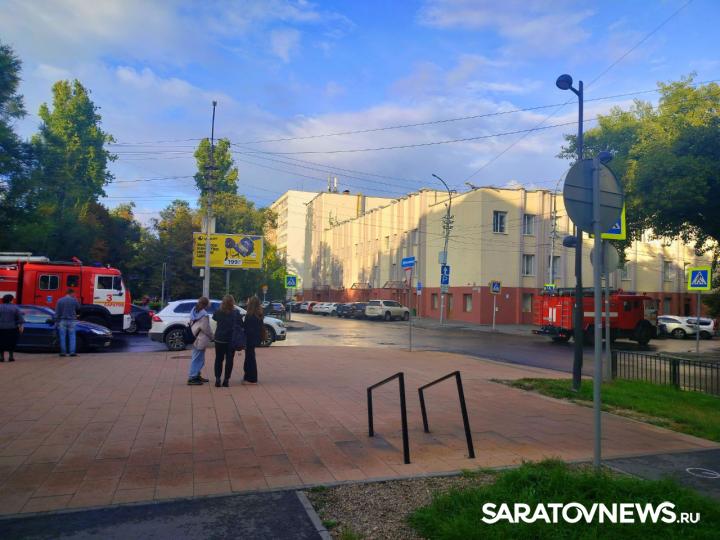 В Саратове горит мусоропровод в многоэтажке на улице Зарубина В Саратове горит мусоропровод в многоэтажке на улице Зарубина
