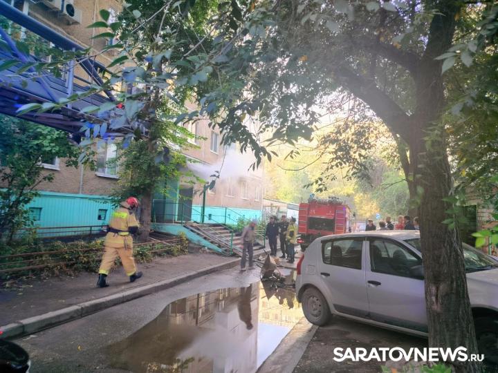 В Саратове горит мусоропровод в многоэтажке на улице Зарубина В Саратове горит мусоропровод в многоэтажке на улице Зарубина