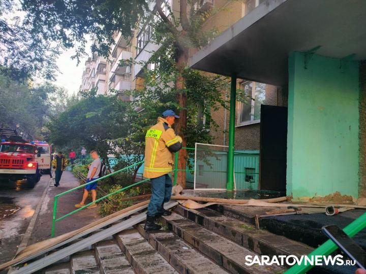 В Саратове горит мусоропровод в многоэтажке на улице Зарубина В Саратове горит мусоропровод в многоэтажке на улице Зарубина