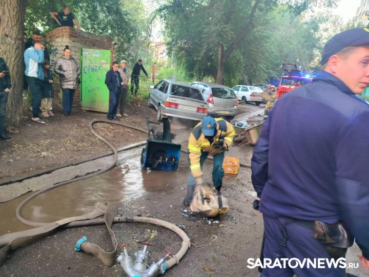В Саратове горит мусоропровод в многоэтажке на улице Зарубина В Саратове горит мусоропровод в многоэтажке на улице Зарубина