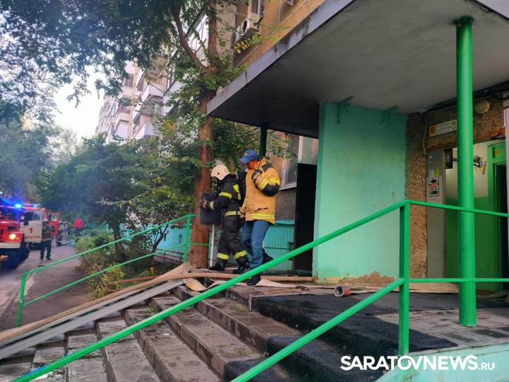 В Саратове горит мусоропровод в многоэтажке на улице Зарубина В Саратове горит мусоропровод в многоэтажке на улице Зарубина