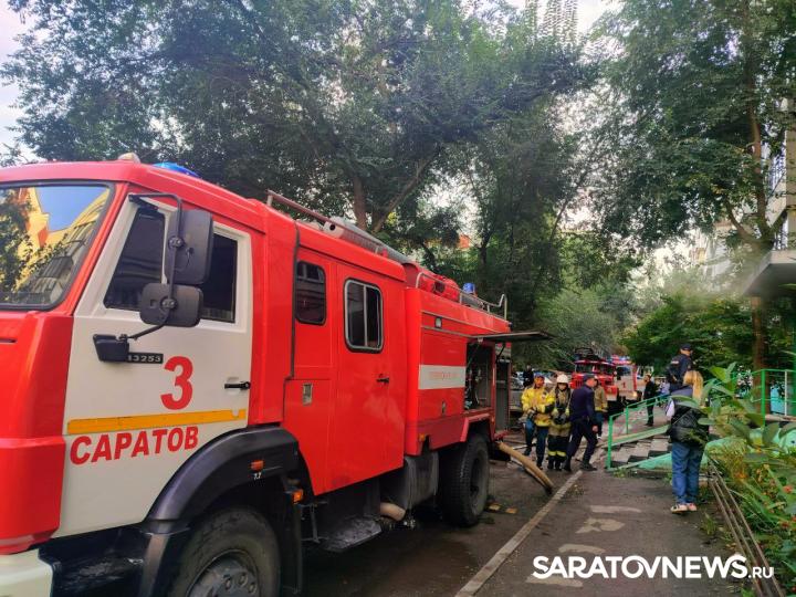 В Саратове горит мусоропровод в многоэтажке на улице Зарубина В Саратове горит мусоропровод в многоэтажке на улице Зарубина