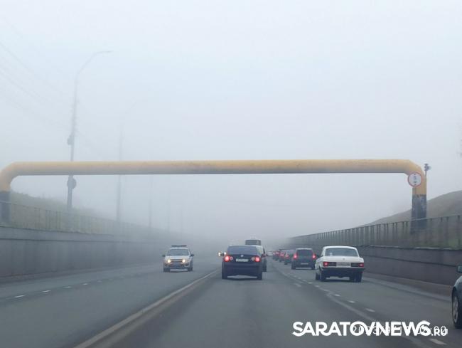 Утром поселок Юбилейный в Саратове накрыл густой туман Утром поселок Юбилейный в Саратове накрыл густой туман