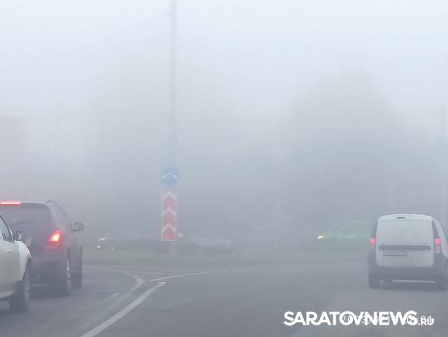Утром поселок Юбилейный в Саратове накрыл густой туман Утром поселок Юбилейный в Саратове накрыл густой туман