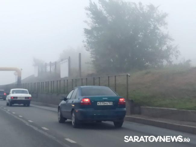 Утром поселок Юбилейный в Саратове накрыл густой туман Утром поселок Юбилейный в Саратове накрыл густой туман