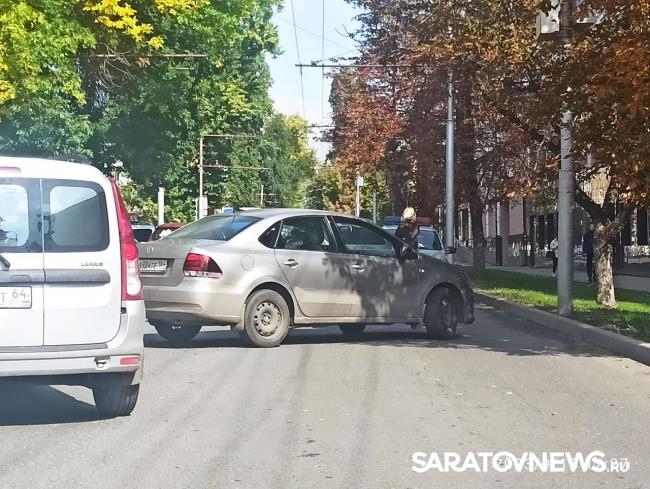 ДТП у стадиона «Локомотив» в Саратове парализовало Аткарскую ДТП у стадиона «Локомотив» в Саратове парализовало Аткарскую