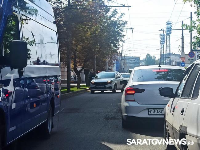 ДТП у стадиона «Локомотив» в Саратове парализовало Аткарскую ДТП у стадиона «Локомотив» в Саратове парализовало Аткарскую