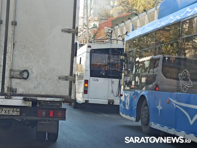 Транспортный коллапс на Московской в Саратове: не ходят четыре троллейбусных маршрута Транспортный коллапс на Московской в Саратове: не ходят четыре троллейбусных маршрута