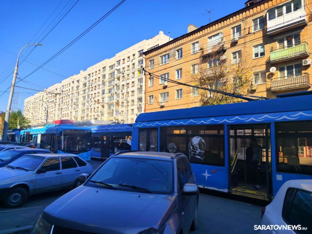 Транспортный коллапс на Московской в Саратове: не ходят четыре троллейбусных маршрута Транспортный коллапс на Московской в Саратове: не ходят четыре троллейбусных маршрута