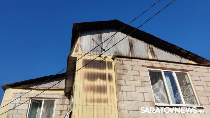 На Танкистов в Саратове горит двухэтажный дом На Танкистов в Саратове горит двухэтажный дом