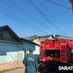 На Танкистов в Саратове горит двухэтажный дом На Танкистов в Саратове горит двухэтажный дом