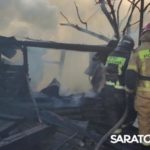 У Славянской площади в Саратове горят сараи