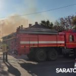 У Славянской площади в Саратове горят сараи