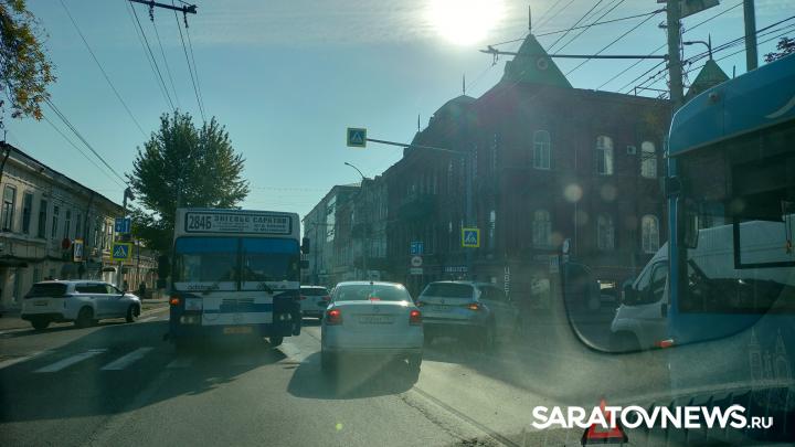 В Саратове встали троллейбусы из-за аварии энгельсского автобуса В Саратове встали троллейбусы из-за аварии энгельсского автобуса