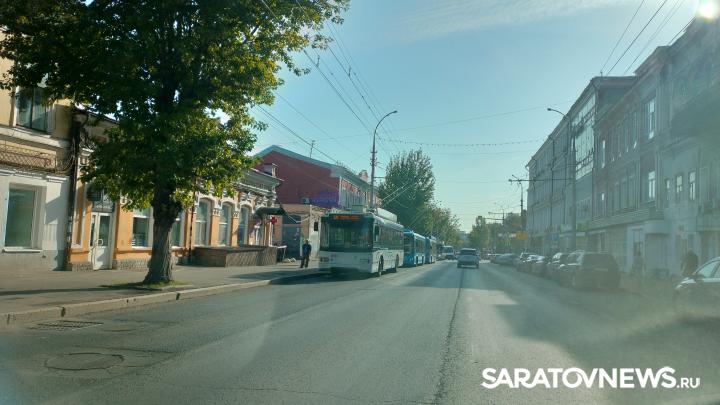 В Саратове встали троллейбусы из-за аварии энгельсского автобуса В Саратове встали троллейбусы из-за аварии энгельсского автобуса