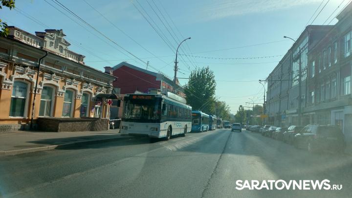 В Саратове встали троллейбусы из-за аварии энгельсского автобуса В Саратове встали троллейбусы из-за аварии энгельсского автобуса