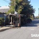 В Саратове перевернулся мусоровоз: двое в больнице В Саратове перевернулся мусоровоз: двое в больнице