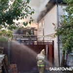 Два дома горят на Посадского в Саратове
