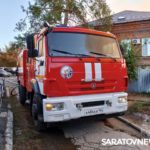 Два дома горят на Посадского в Саратове
