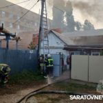 Два дома горят на Посадского в Саратове