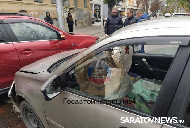 На Чернышевского в Саратове столкнулись «Гранта» и Mitsubishi На Чернышевского в Саратове столкнулись «Гранта» и Mitsubishi