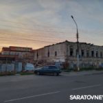 Историю Энгельса разбирают по кирпичикам