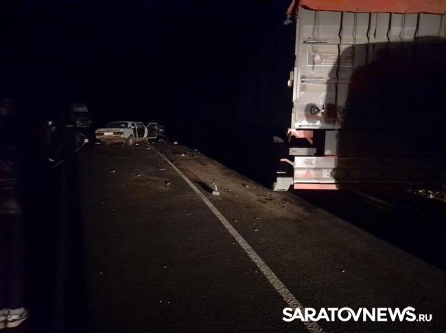 Водитель «Волги» погиб в ДТП с грузовиком на Саратовской трассе Водитель «Волги» погиб в ДТП с грузовиком на Саратовской трассе