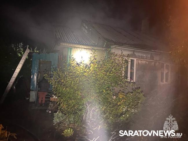 В Вольске пожарные вывели их из задымленной квартиры четверых пенсионеров В Вольске пожарные вывели их из задымленной квартиры четверых пенсионеров
