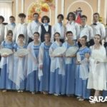 В центре Саратова танцевали вальс и полонез