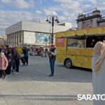 У Крытого рынка саратовцы участвовали в кулинарном шоу «Повара на колесах» У Крытого рынка саратовцы участвовали в кулинарном шоу «Повара на колесах»