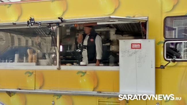 У Крытого рынка саратовцы участвовали в кулинарном шоу «Повара на колесах» У Крытого рынка саратовцы участвовали в кулинарном шоу «Повара на колесах»