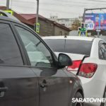 Две иномарки затруднили выезд на Вольскую в Саратове Две иномарки затруднили выезд на Вольскую в Саратове
