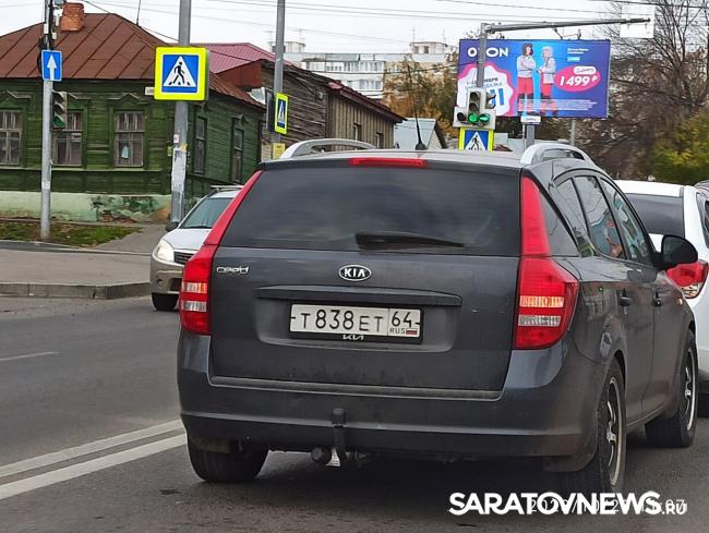 Две иномарки затруднили выезд на Вольскую в Саратове Две иномарки затруднили выезд на Вольскую в Саратове