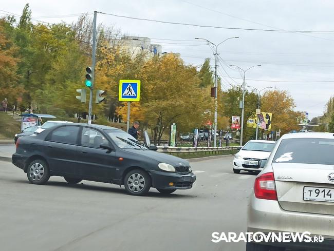 Две иномарки раскидало на Тархова в Солнечном Две иномарки раскидало на Тархова в Солнечном