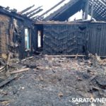 Пожар в Перелюбском районе: двое успели покинуть дом, один погиб Пожар в Перелюбском районе: двое успели покинуть дом, один погиб