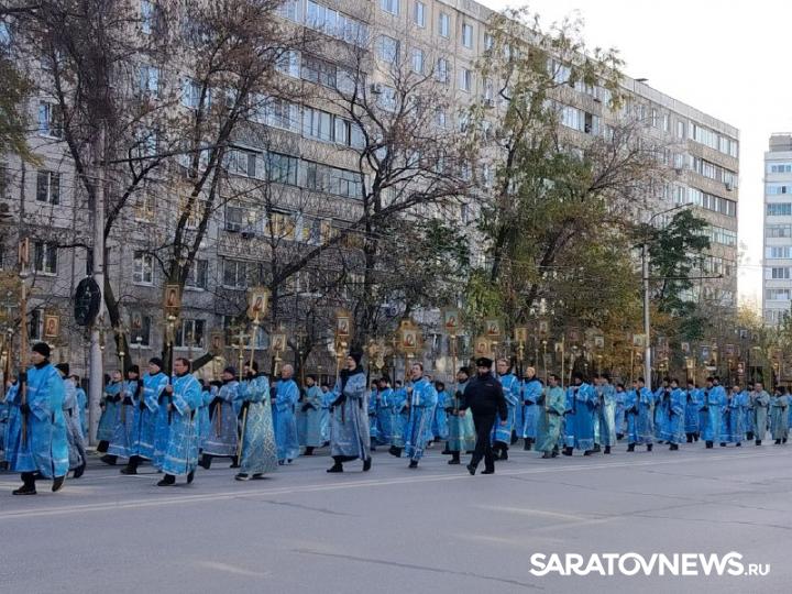 В Саратове начался крестный ход В Саратове начался крестный ход