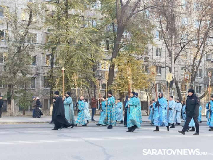 В Саратове начался крестный ход В Саратове начался крестный ход