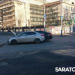 В центре Саратова столкнулись два автомобиля