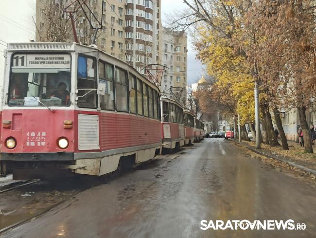 В Саратове парализовано движение трамваев у Детского парка В Саратове парализовано движение трамваев у Детского парка