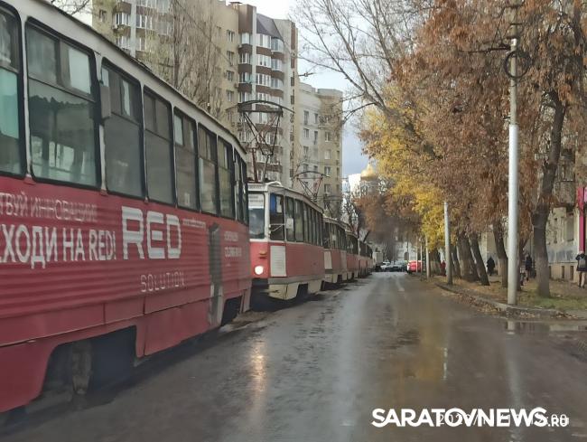 В Саратове парализовано движение трамваев у Детского парка В Саратове парализовано движение трамваев у Детского парка