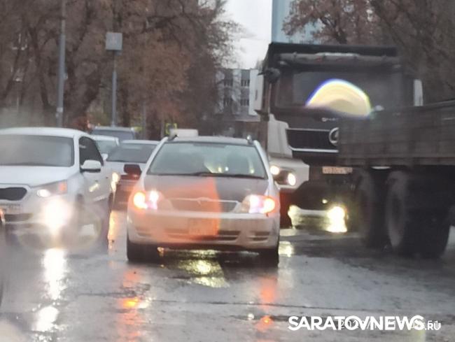 В Саратове парализовано движение трамваев у Детского парка В Саратове парализовано движение трамваев у Детского парка